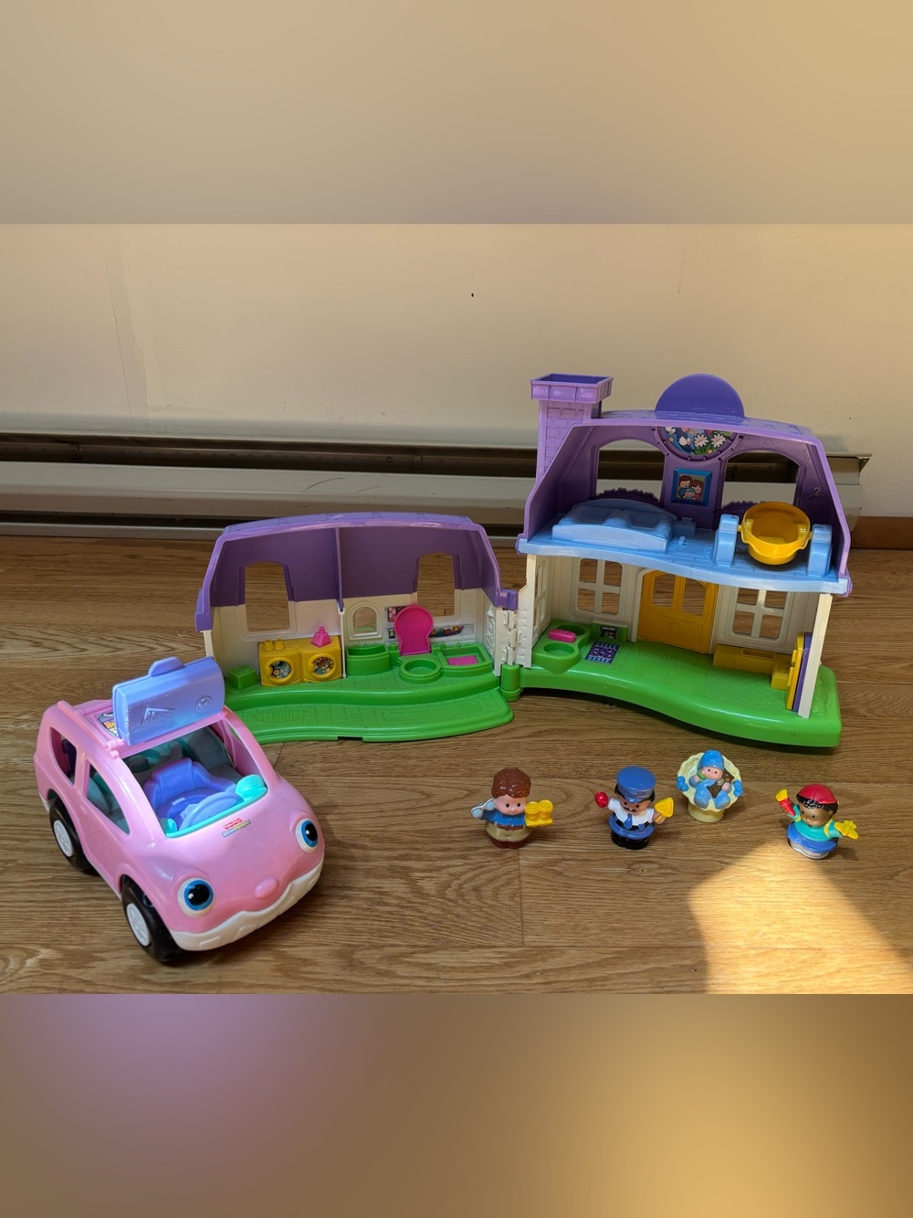 Fisher-Price Little People Fold-Out Dollhouse Playset with Figures + EXTRA Car